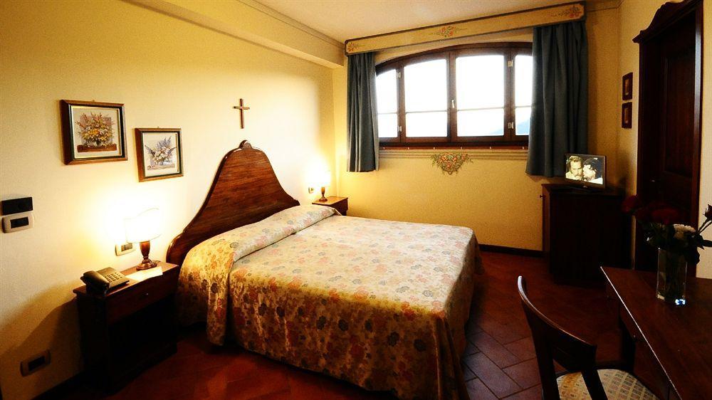 Affittacamere Borgo I Tre Baroni Moggiona Esterno foto